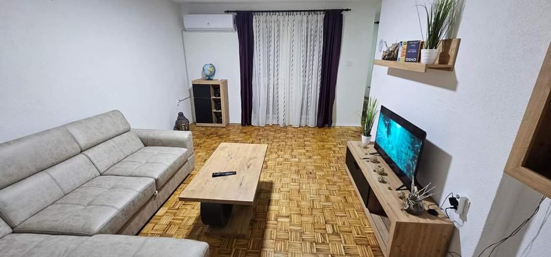 Stan Na Dan Kozarska Dubica Apartment Bosanska Dubica Ngoại thất bức ảnh